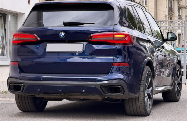 BMW X5 G05 40i xDrive вид сзади после обслуживания
