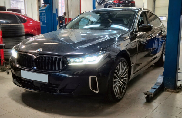 BMW G32 6 GT 640i xDrive после обслуживания BMW и дооснащения видеорегистратором в AlexMotors BMW