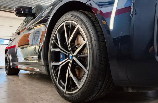 BMW G30 530i xDrive после детейлинга BMW и защиты кузова в AlexMotors BMW