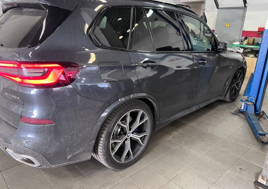 BMW X5 G05 30d 2021 г.в. - замена пневмостойки