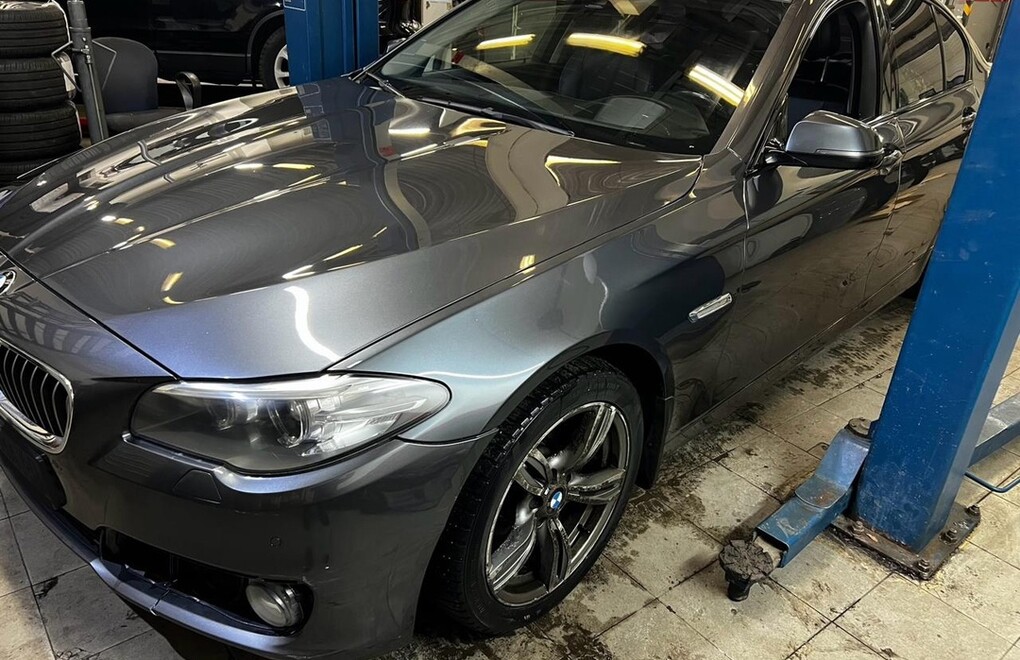 BMW F10 5 серии - профилактический осмотр в рамках ТО и ревизия/замена задних тормозных дисков, колодок