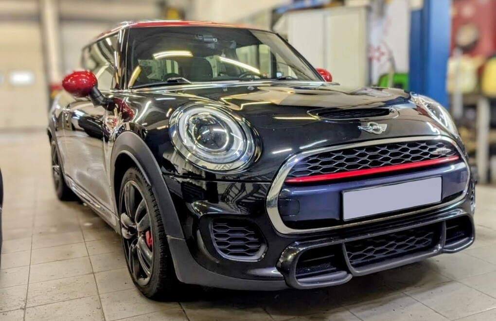 MINI Cooper F56 JCW - установка видеорегистратора