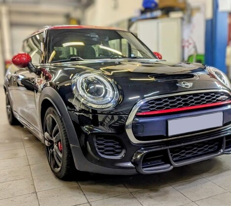 MINI Cooper F56 JCW - установка видеорегистратора