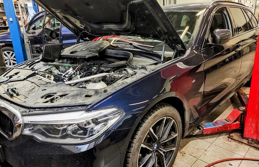 BMW 520D G31 - замена клапана системы рециркуляции выхлопных газов (EGR)