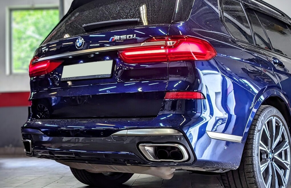 BMW X7 xDrive M50i - установка фаркопа