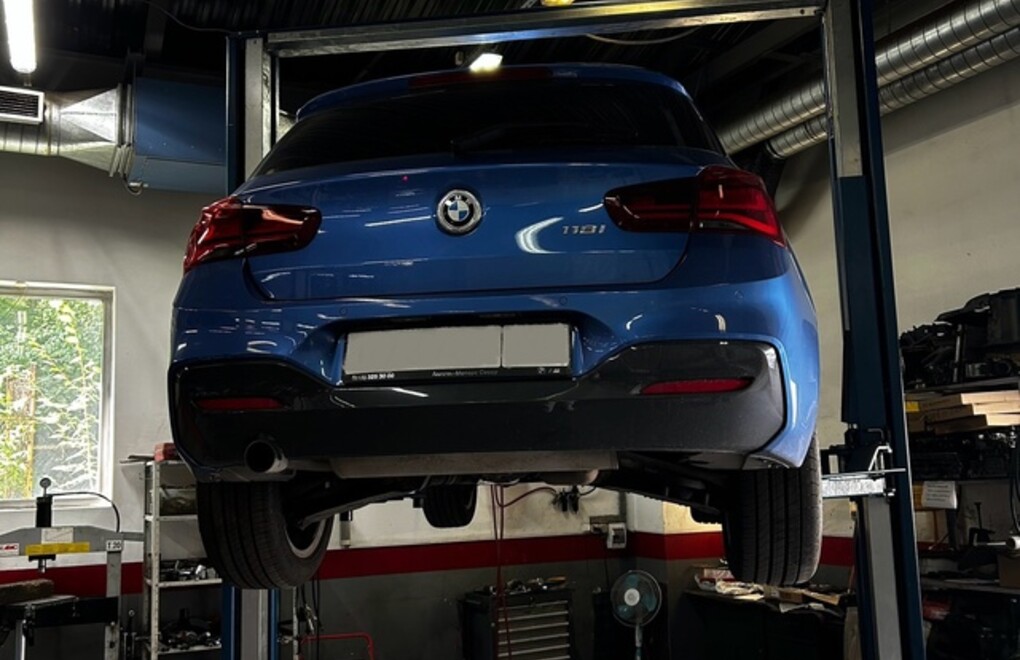 BMW 118i F20 - замена крышки распределительного механизма