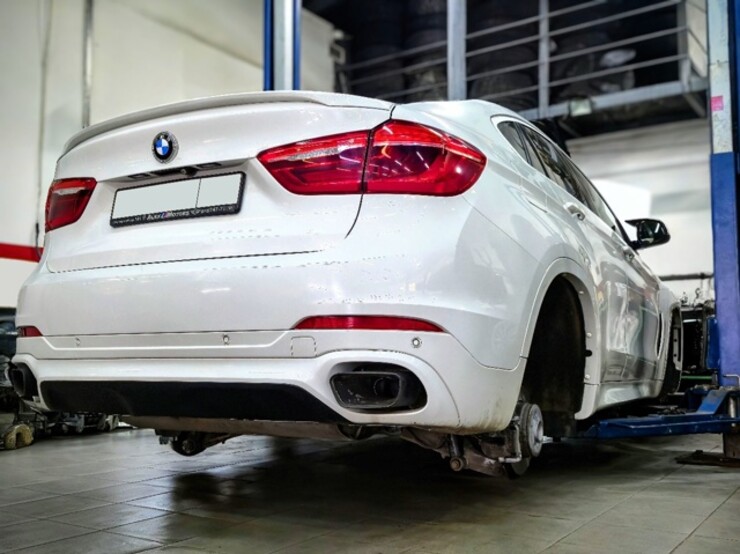BMW X6 F16 - восстановление систем охлаждения, рулевого управления и ходовой части