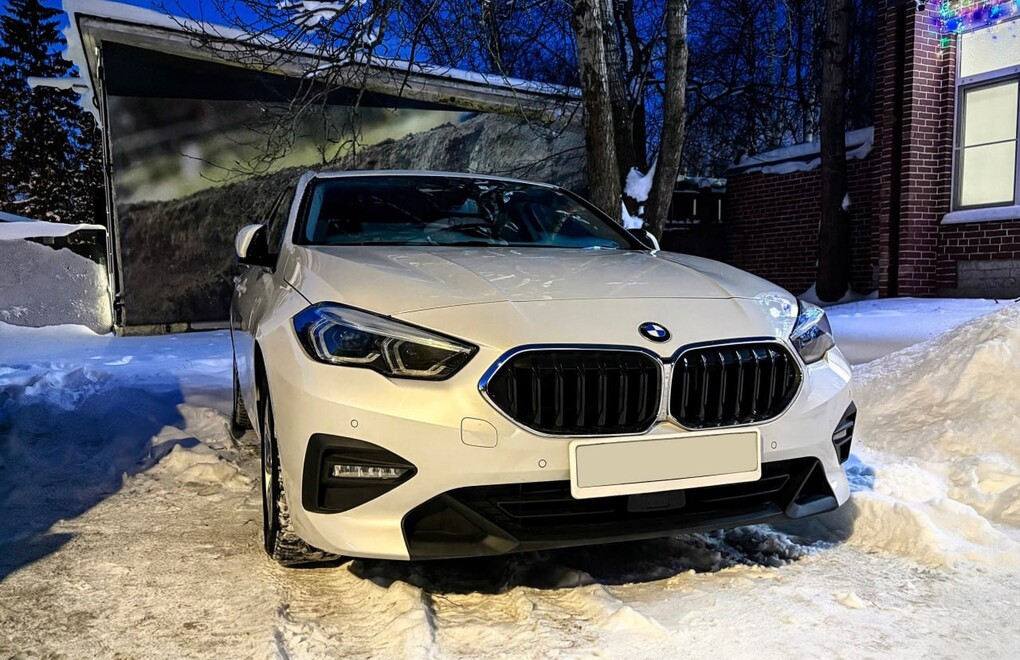 BMW 218i F44 Gran Coupe - замена крышки распределительного механизма, демпфера крутильных колебаний, натяжного устройства и ремня генератора