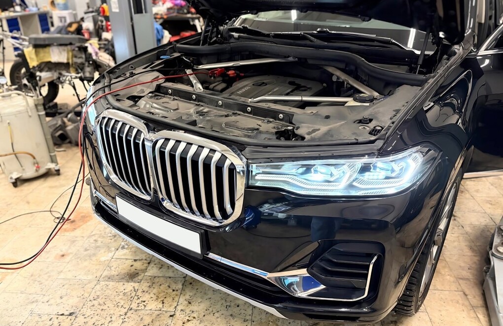 BMW X7 G07 xDrive 30d - восстановление правильной геометрии подвески и управляемости автомобиля