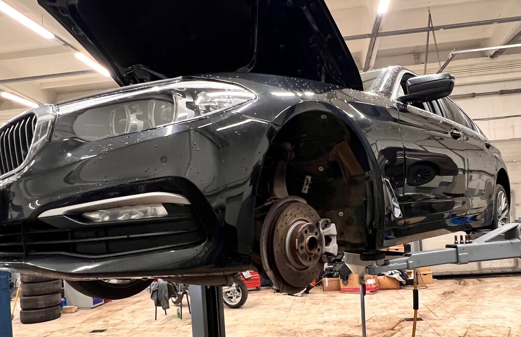 BMW 5 серии 520d G30 - замена блока управления тормозами DSC