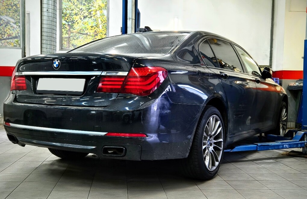 BMW 740Li xDrive F02 - комплексный ремонт системы стояночного тормоза