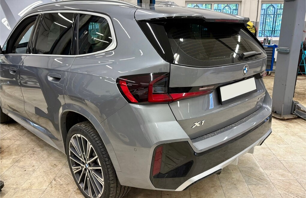 BMW X1 U12 25Li xDrive - плановое ТО по регламенту Oilservice с заменой масла, сменного элемента воздушного фильтра и микрофильтра салона