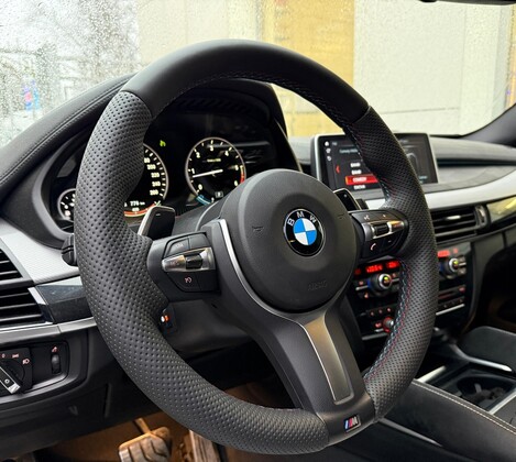 BMW X6 F16 - перетяжка кожи рулевого колеса