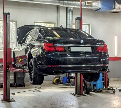 BMW 740i F02 - комплексное обслуживание флагманского седана
