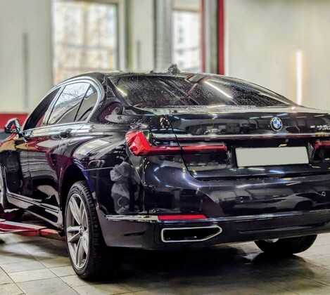 BMW 730LD G12 - замена тормозных дисков и колодок передних и задних колес