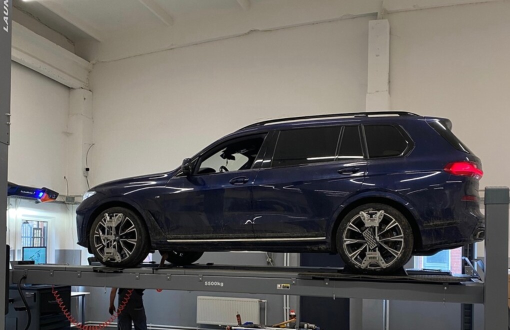 BMW X7 G07 - осмотр и ремонт ходовой после удара