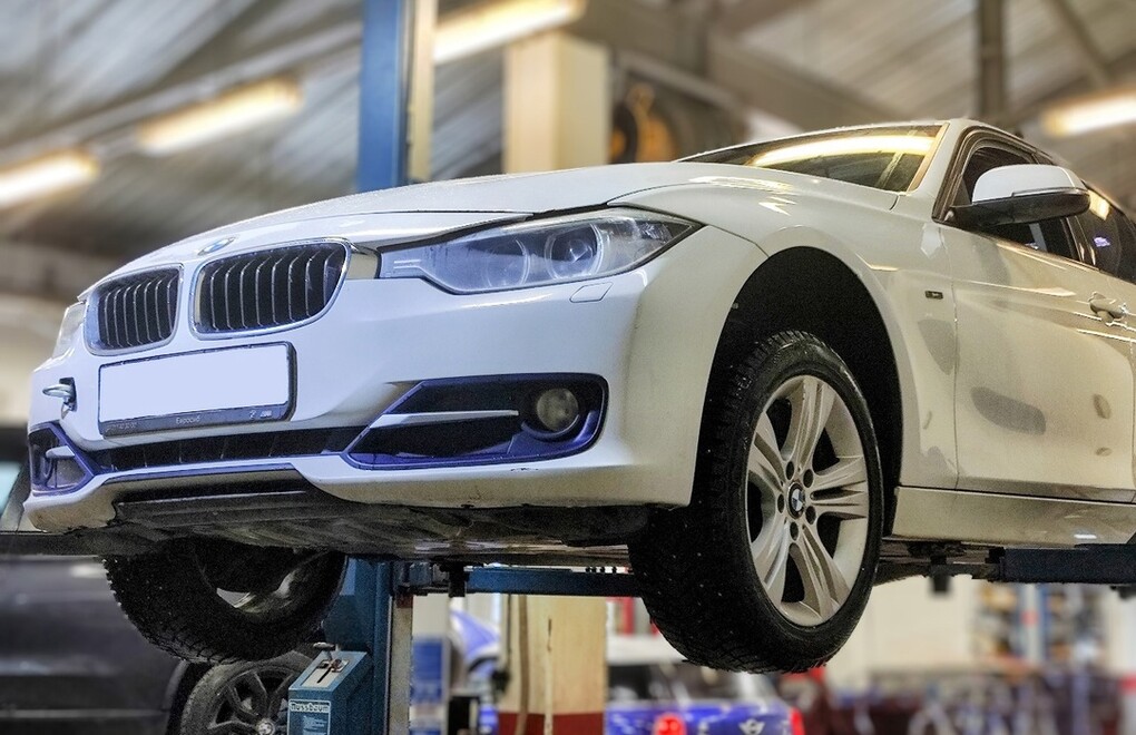 BMW 320d F30 - замена ступичного подшипника и датчика DSC