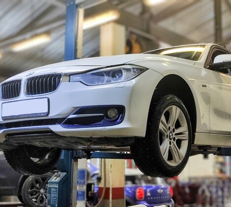 BMW 320d F30 - замена ступичного подшипника и датчика DSC