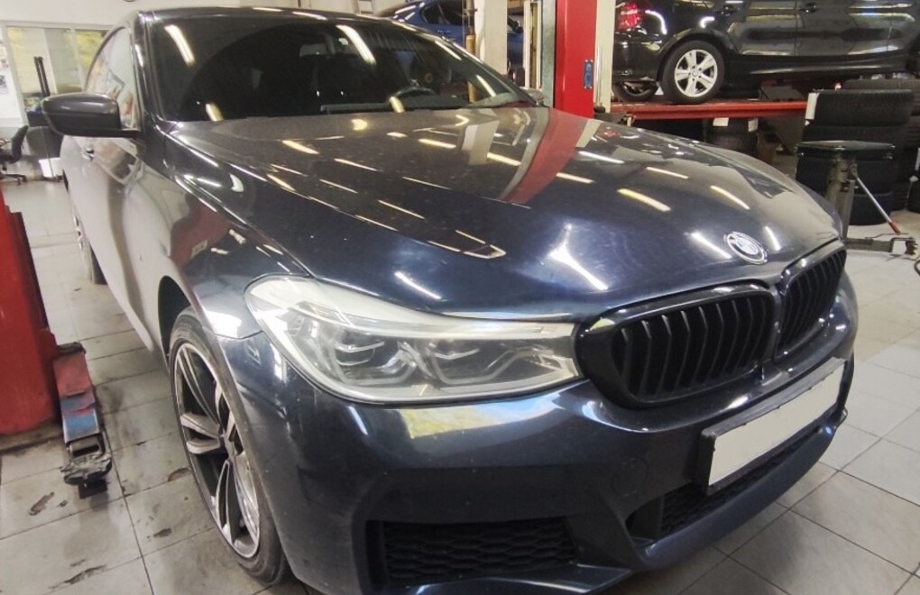 BMW 6 GT 640D xDrive G32 - замена эластичной муфты задней части карданного вала