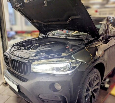 BMW X6 F16 - ремонт патрубка системы охлаждения и устранение последствий течи охлаждающей жидкости