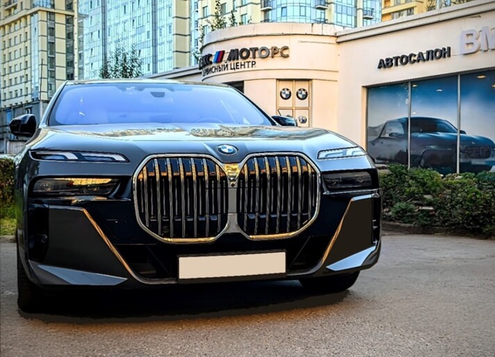 BMW 740LdX G70 - диагностика электрооборудования и обновление ПО