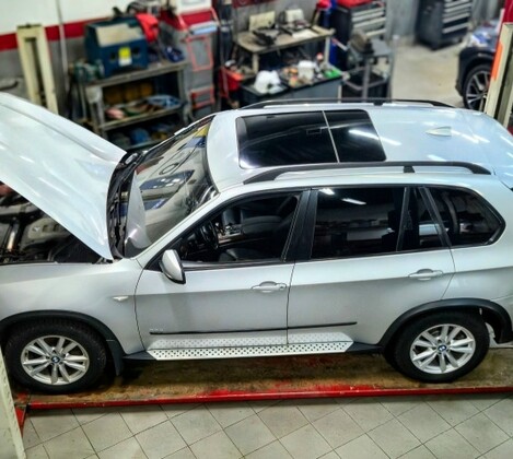 BMW X5 E70 - ремонт люка и обслуживание тормозной системы