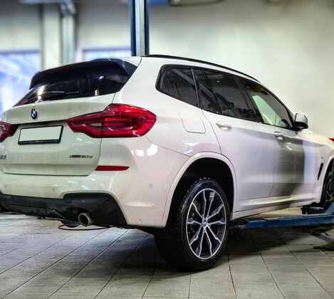 BMW X3 G01 30d - замена задних тормозных колодок, устранение посторонних звуков в подвеске и корректировка геометрии