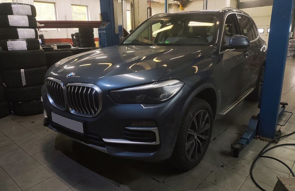 BMW X5 G05i 2020 г.в. - замена стойки стабилизатора