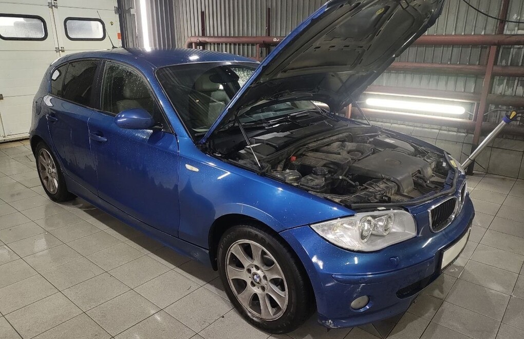 BMW 120 E87 - химчистка, мойка и чистка подкапотного пространства