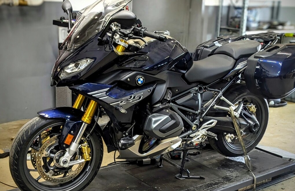 Мотоцикл BMW R1250RS - профессиональный апгрейд света