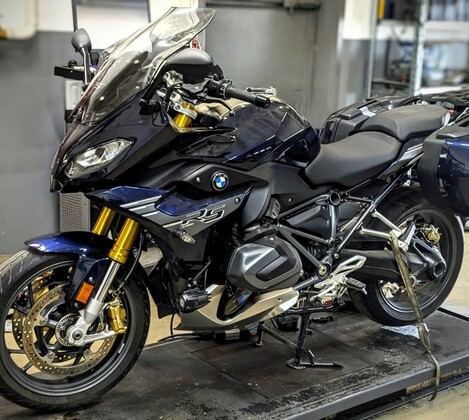 Мотоцикл BMW R1250RS - профессиональный апгрейд света