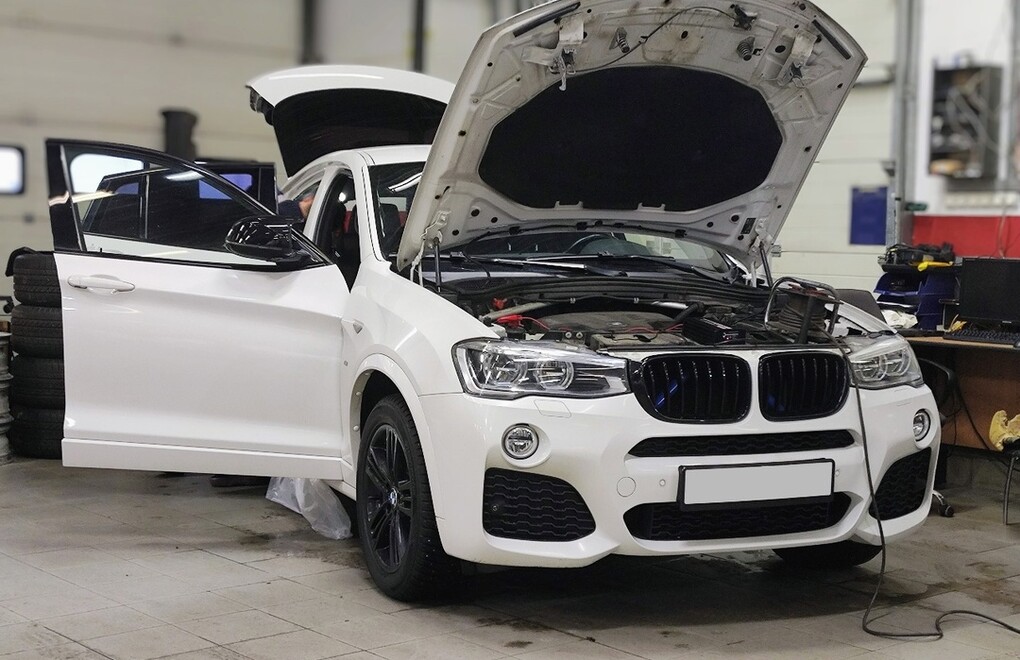 BMW X4 (F26) - установка видеорегистратора