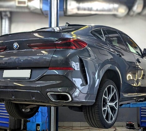 BMW X6 G06 30d - точная замена тормозных колодок