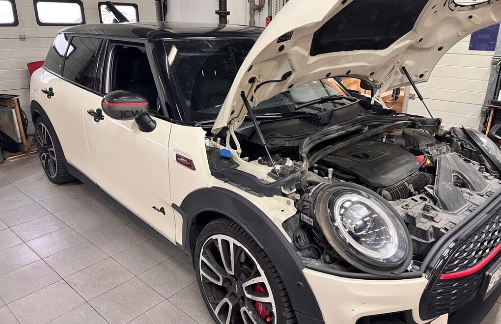 MINI Cooper Clubman John Cooper Works - замена лобового стекла