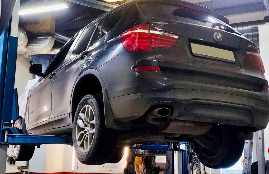 BMW X3 F25 d - замена клапанной крышки, чистка головки блоков цилиндров