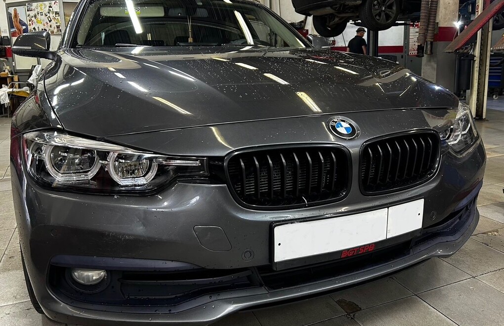 BMW 320d - замена передних блоков фар