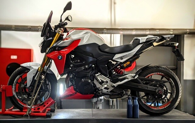 BMW Moto F900R - плановое обслуживание мотоцикла