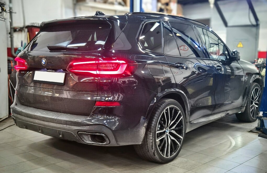BMW X5 G05 40d - поддержание чистоты воздуха, корректной работы всех систем и актуальности сервисной истории