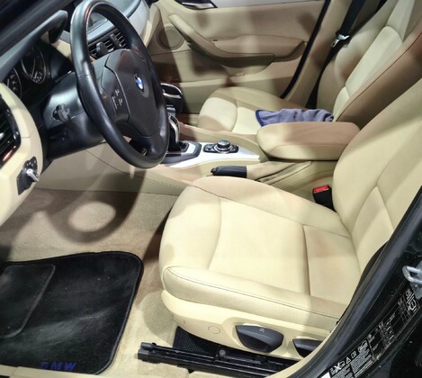 BMW X1 E84 20i xDrive - полная перешивка сидений с Sensatec на натуральную кожу