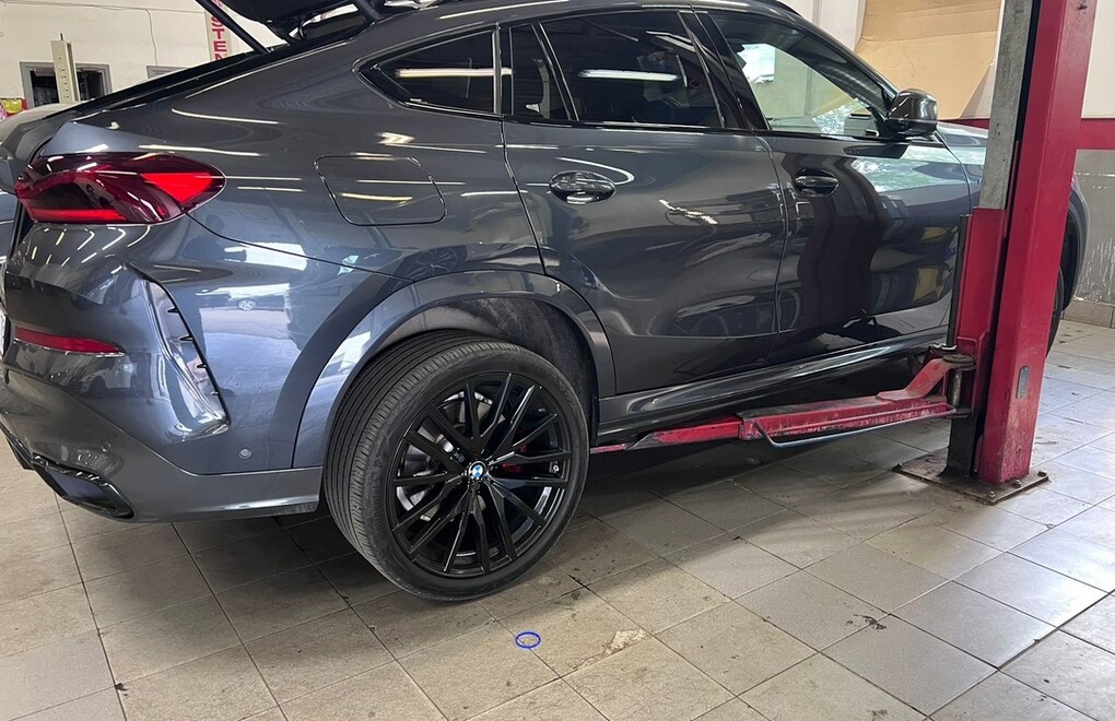 BMW X6 G06 - замена покрышек
