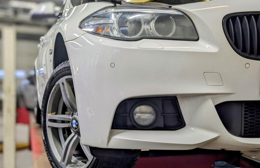 BMW 528 F10 - диагностика ходовой части и устранение проблемы с запотеванием левой фары