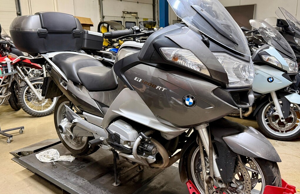 BMW R1200RT - замена сальников коленчатого и балансирного валов с сопутствующей заменой ведомого диска сцепления