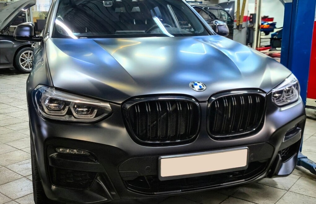 BMW X4 G02 20d - замена сменного элемента воздушного фильтра и микрофильтра салона