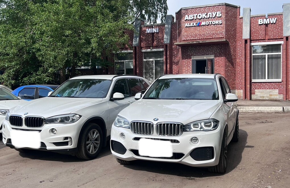 BMW X5 F15 - замена шаровых верхних рычагов передней подвески и замена форсунки омывания