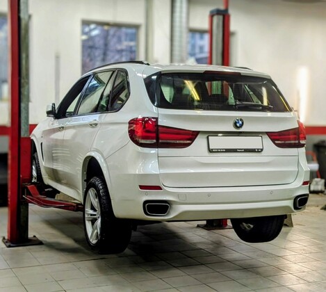 BMW X5 F15 - замена подшипника переднего левого колеса